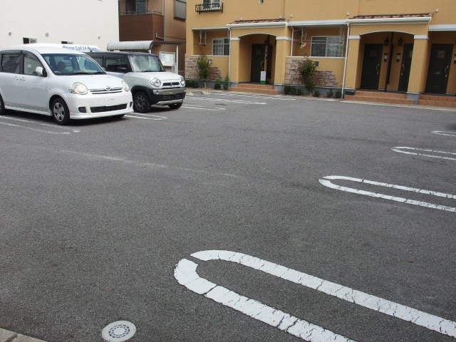 クラベールＡの駐車場