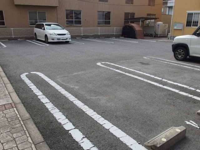 クラベールＡの駐車場