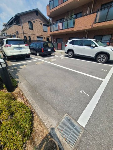 グランドールの駐車場