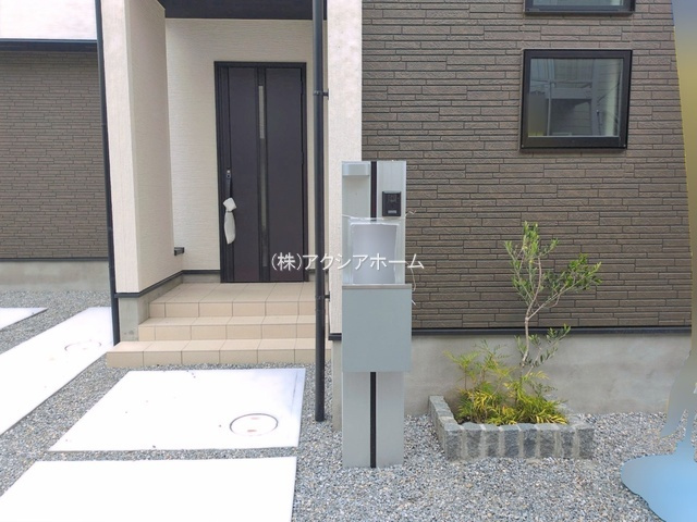 所沢市下安松・全1棟　新築一戸建　～LDK16帖～の玄関