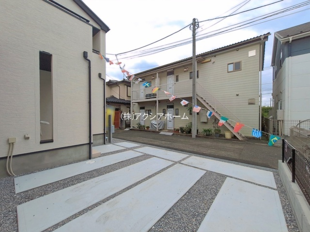 所沢市下安松・全1棟　新築一戸建　～LDK16帖～の駐車場