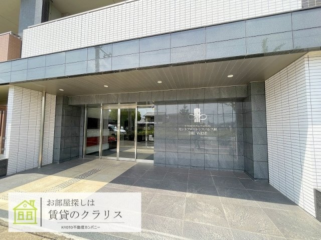 京都市西京区川島野田町の賃貸マンションのエントランス