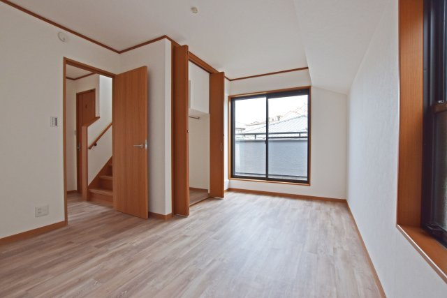 西宮市一ヶ谷町中古一戸建て│4DK+駐車1台可の洋室|子ども部屋に適した広さがあり、学習机やベッドもゆったりとレイアウトできます。