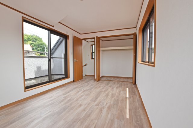 西宮市一ヶ谷町中古一戸建て│4DK+駐車1台可の収納|ゆとりのあるクローゼットがあり、衣類や趣味用品なども整理しやすくなっております。