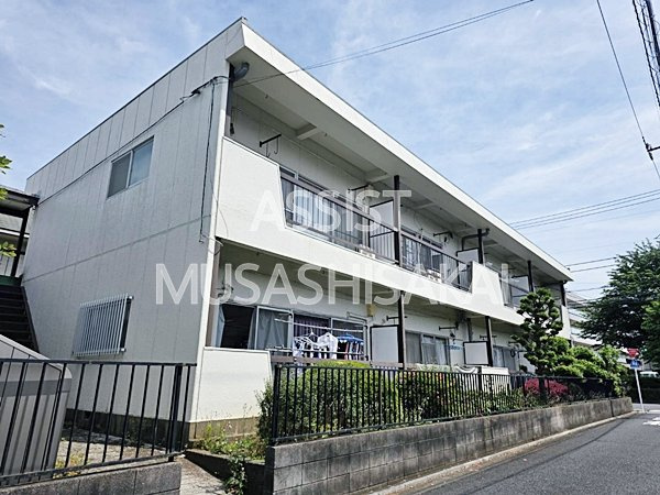 第一下田ハイツのエントランス