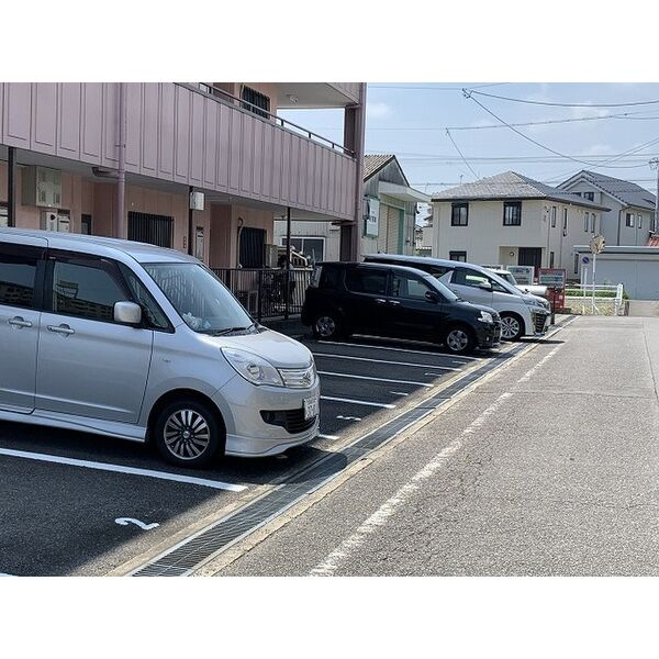 Limpia城南の駐車場