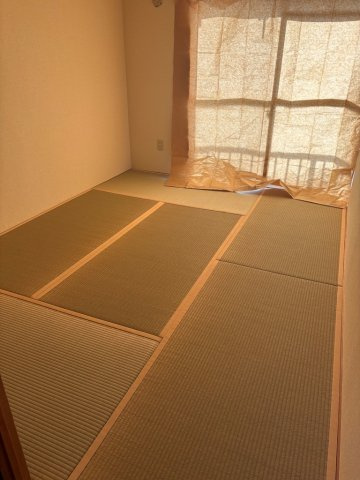 南西向き陽当良好の和室でエアコンは和室か洋室に付いています♪