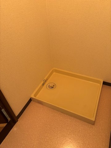 洗面所にある洗濯機置き場です♪