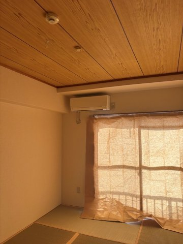 和室のエアコンです。和室か洋室にエアコン１基付きです♪