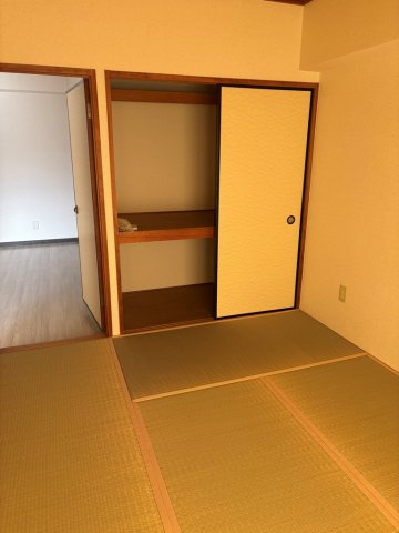 和室６帖は一間分の押入がございます♪