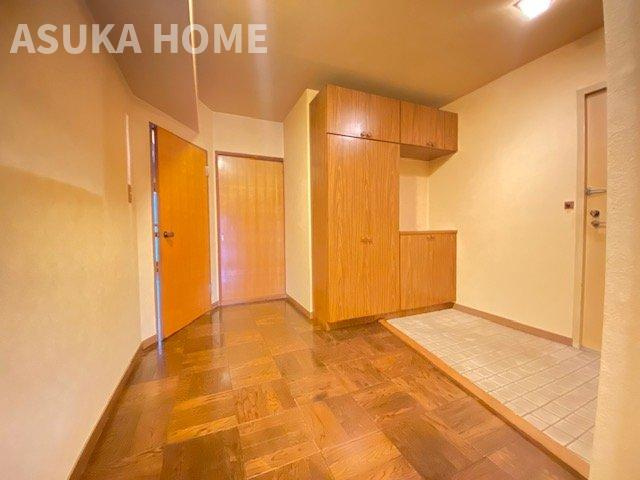 ライオンズマンション戸部の玄関|たたき部分も広いので、大きな宅配物やベビーカーも置いておくことができます。