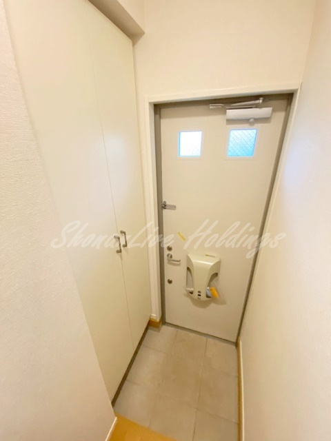 鎌倉市玉縄１丁目のアパートの玄関