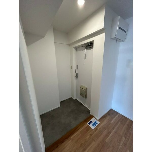 緑ヶ丘マンションの玄関