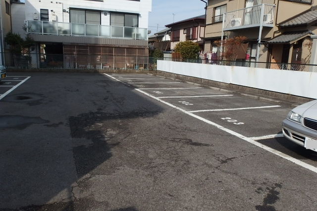 緑ヶ丘マンションの駐車場