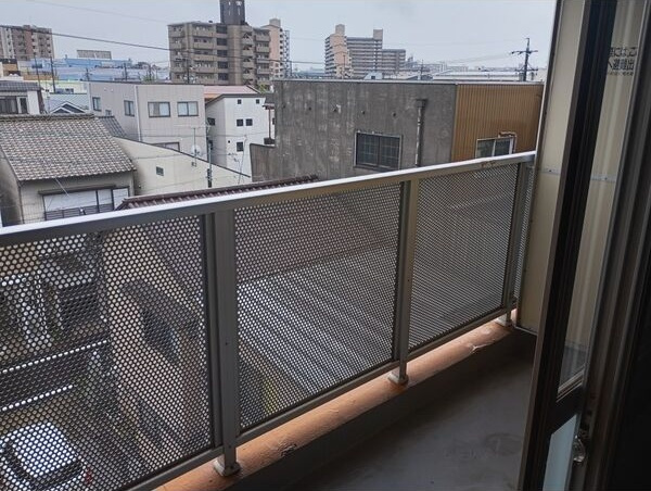 中源ビルのバルコニー