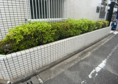 【庭】 | クリオ西八王子壱番館 | 物件によっては、入居者が個人的に使用できる専用庭がついているものもあります。また、住宅の中にある土間の部分を庭と呼ぶこともあります。庭の用途は住む人によって変わり、それによってデザインもさまざまです。