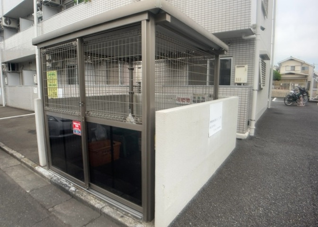 【設備】 | クリオ西八王子壱番館 | 共有部分は、住民なら誰もが使える設備のこと。例えば駐車場やエレベーター、インターネット設備、セキュリティ設備などがあります。他にも、マンションの廊下・外部階段やエントランス・ゴミ置き場などがあります。