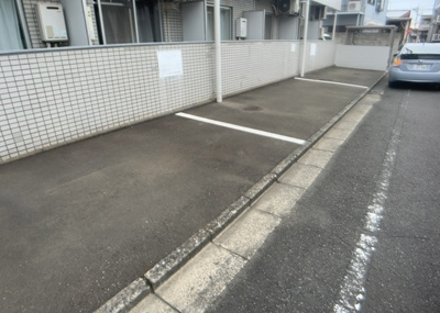 【駐車場】 | クリオ西八王子壱番館 | 駐車場と明記されていても、最小スペースでつくられた駐車場だと大型車は駐車できなかったり、出入りしにくくなったりする可能性があります。お車のサイズと購入したい物件の駐車場のサイズを現地で確認しましょう。