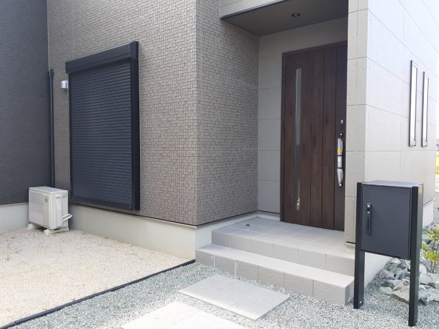 熊本市南区御幸木部３丁目の新築一戸建の玄関