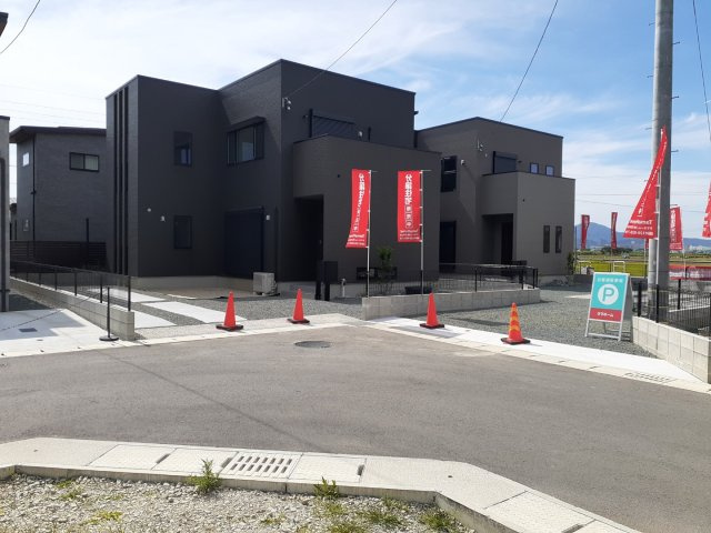 熊本市南区御幸木部３丁目の新築一戸建の前面道路含む現地写真