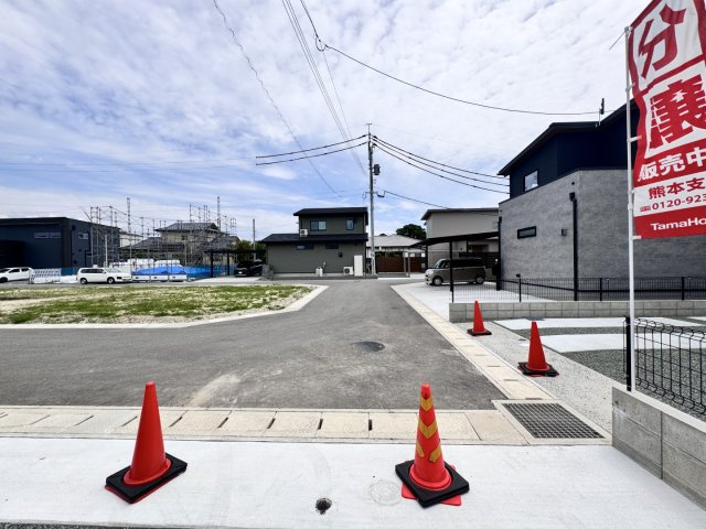 熊本市南区御幸木部３丁目の新築一戸建の前面道路含む現地写真