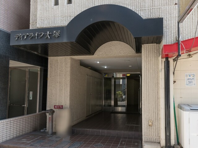 ディアライフ大塚のエントランス|山手線「大塚」駅徒歩３分！ペット飼育可能な新耐震基準マンション、ディアライフ大塚は即日現地案内可能となっておりますので、お気軽にお問い合わせください！