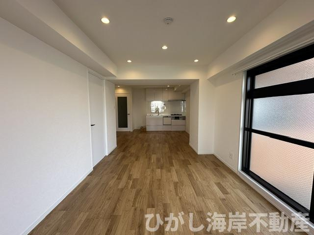 ライオンズマンション辻堂西海岸の居間・リビング|新規リフォーム完了！　15.3帖　LDK