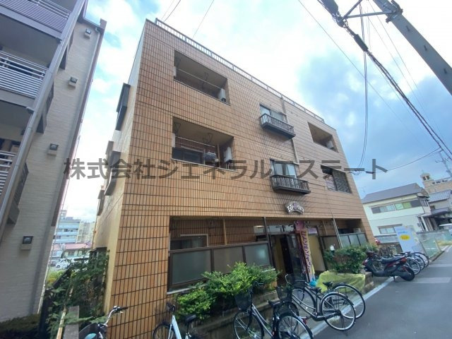 三匹のKOBUTAの外観