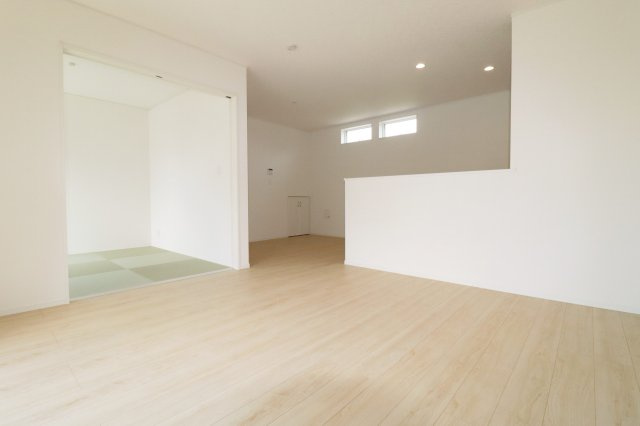 郡山市富田町字西原　　　１号棟　　　大島小学校、郡山第６中学区の居間・リビング