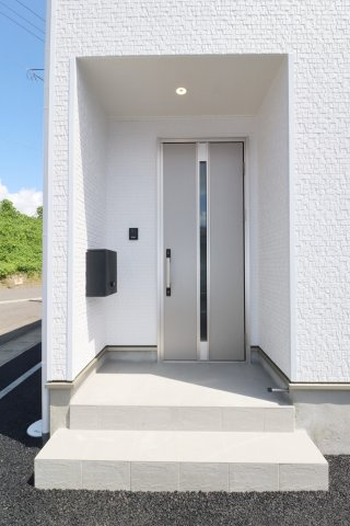 郡山市富田町字西原　　　１号棟　　　大島小学校、郡山第６中学区の玄関