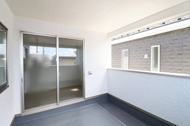 郡山市富田町字西原　　　１号棟　　　大島小学校、郡山第６中学区のバルコニー