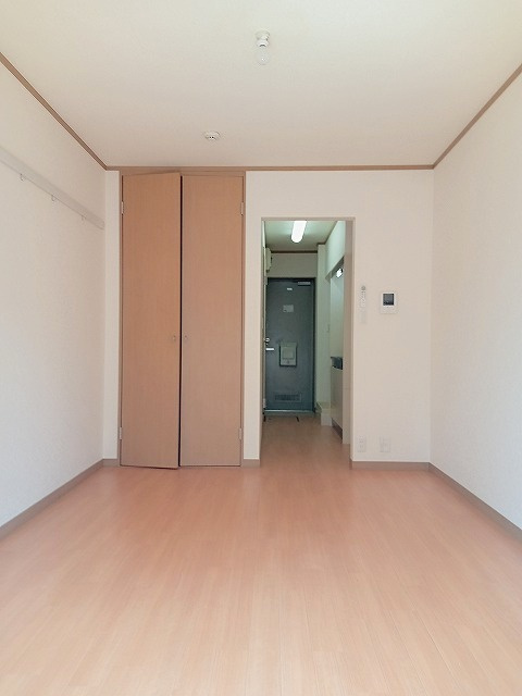 メゾンスズエンの居間・リビング|★★南向きの明るいお部屋です★