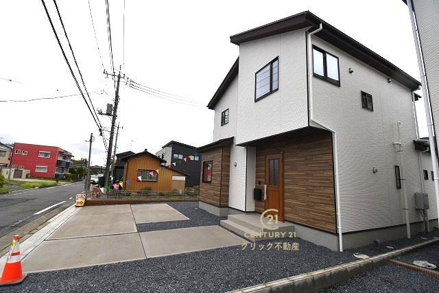 TERRACE　水戸市吉沢町　5期 　2の駐車場|駐車場は十分なスペース。ご家族それぞれが車をご所有の場合や、来客の際も安心です。
内覧可能です。ご予約はHPから、またお電話でもお気軽にどうぞ。
