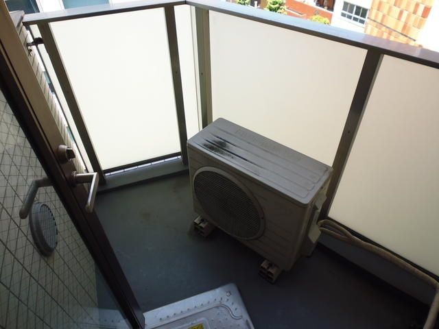 新橋アーバンコートのバルコニー