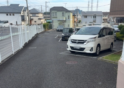 【駐車場】 | 東急ドエル・アルス多摩境 | 駐車場と明記されていても、最小スペースでつくられた駐車場だと大型車は駐車できなかったり、出入りしにくくなったりする可能性があります。お車のサイズと購入したい物件の駐車場のサイズを現地で確認しましょう。
