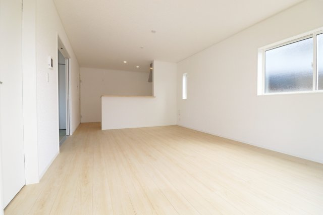 郡山市富田町字西原　　　２号棟　　　大島小学校、郡山第６中学区の居間・リビング