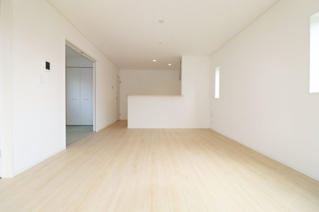 郡山市富田町字西原　　　２号棟　　　大島小学校、郡山第６中学区の居間・リビング