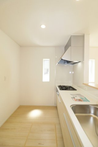 郡山市富田町字西原　　　２号棟　　　大島小学校、郡山第６中学区のキッチン