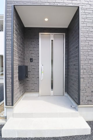 郡山市富田町字西原　　　２号棟　　　大島小学校、郡山第６中学区の玄関