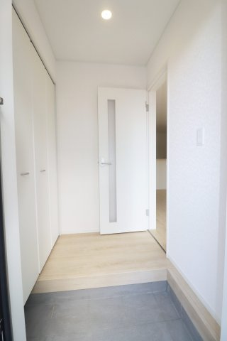 郡山市富田町字西原　　　２号棟　　　大島小学校、郡山第６中学区の玄関