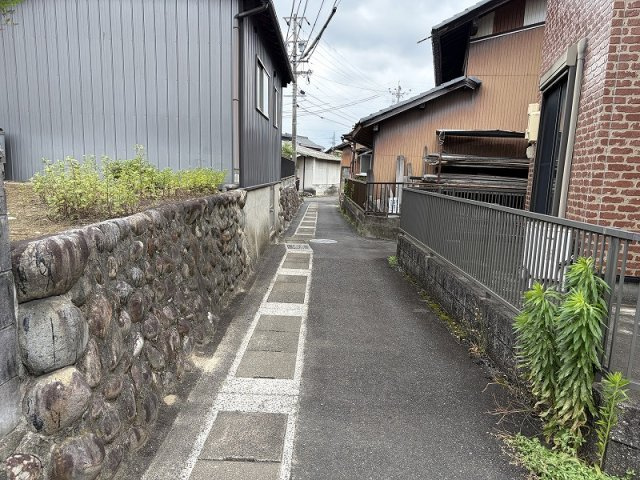 各務原市川島渡町の前面道路含む現地写真|接道（西方面）