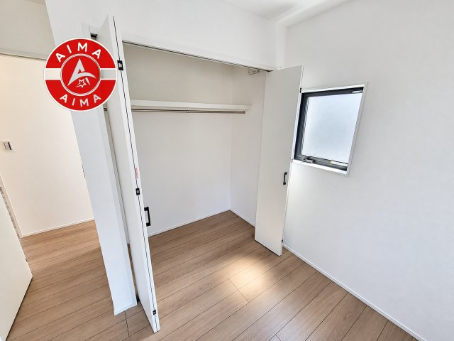 太宰府市高雄4丁目第1-3棟（2号棟）の収納|洋服や大きな荷物が多い方や人数の多いご家族などは、一般的なクローゼットよりもウォークインクローゼットのほうが使い勝手が良いです。
