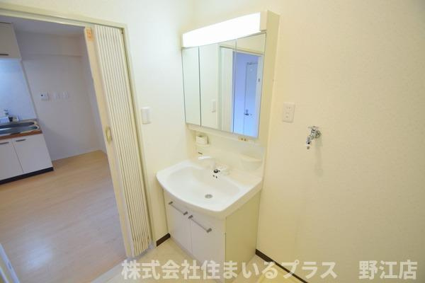 鶴見ロータスマンションの洗面所