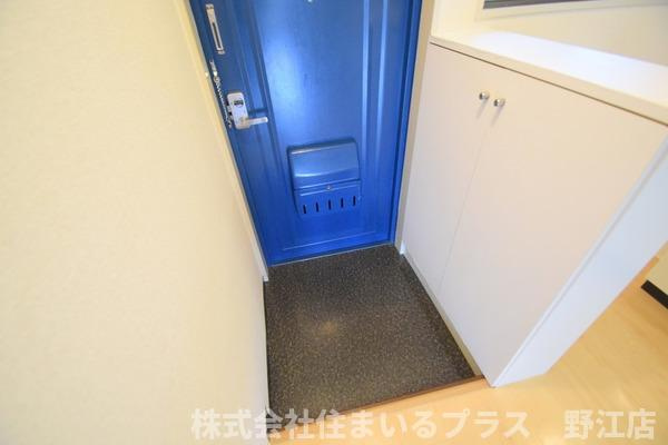 鶴見ロータスマンションの玄関