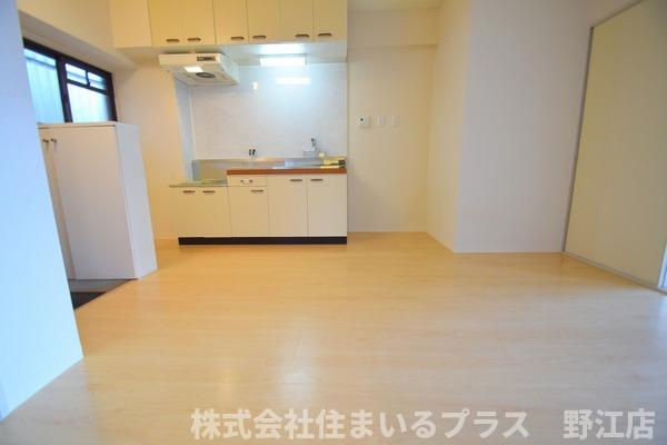 鶴見ロータスマンションの居間・リビング
