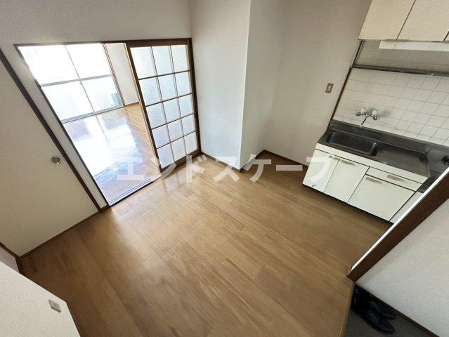 メゾンアルモニーの居間・リビング|高崎、前橋のお部屋探しはエンドスケープまで！お客様の理想お聞かせ下さい♪