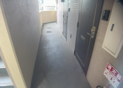 【その他共用部分】 | デサンスフチノベ | 共用部分は、一棟の建物に住む区分所有者全員が共同で所有するとし、共用部分の管理、補修などは、区分所有者で形成される管理組合が行います。個人の判断で勝手に変更することはできませんので覚えておきましょう。