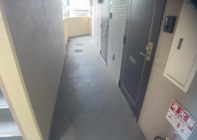 【その他共用部分】 | デサンスフチノベ | 共用部分は、一棟の建物に住む区分所有者全員が共同で所有するとし、共用部分の管理、補修などは、区分所有者で形成される管理組合が行います。個人の判断で勝手に変更することはできませんので覚えておきましょう。