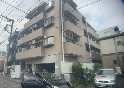 【外観】 | デサンスフチノベ | 道幅が広い場所は日当たりや風通が良好です。幅が広いのですれ違いも可能ですし大きな車でも駐車可能！一方で、大型車が通ることも多くなるため交通量の増加により騒音に繋がります。また土地の値段が高くなります。