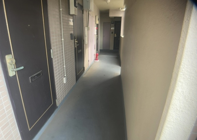 【内装】 | デサンスフチノベ | 共用部分は、一棟の建物に住む区分所有者全員が共同で所有するとし、共用部分の管理、補修などは、区分所有者で形成される管理組合が行います。個人の判断で勝手に変更することはできませんので覚えておきましょう。